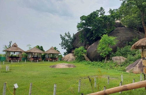 Marigaon District Hotel | Hill Mynah Bamboo Resort