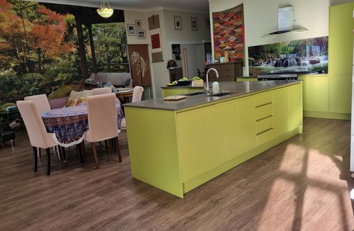 Canungra Bed & Breakfast | Hilltop hinterland heaven. 2 min drive to Canungra’s Main Str.