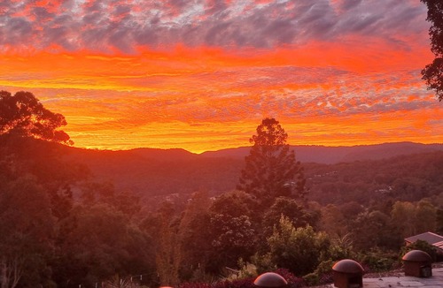 Canungra Bed & Breakfast | Hilltop hinterland heaven. 2 min drive to Canungra’s Main Str.