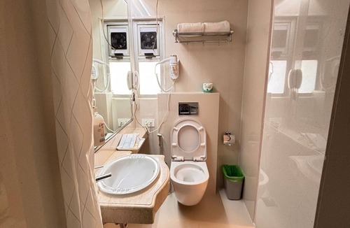 Prabhadevi Hotel | Hiltop Hotel