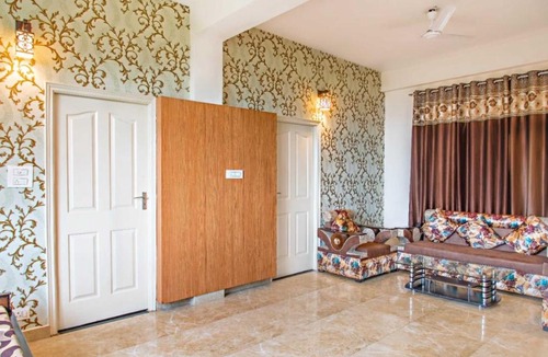 Dharampur Apartment | Himalayan Retreat