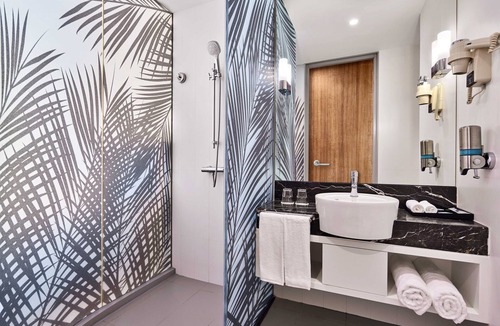 Downtown Kota Kinabalu Hotel | Holiday Inn Express Kota Kinabalu City Centre by IHG