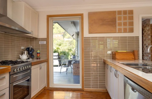 Vincentia House | Holiday on Foley by Book Jervis Bay - Vincentia - 5 Minute stroll to Orion Beach, Pet Friendly