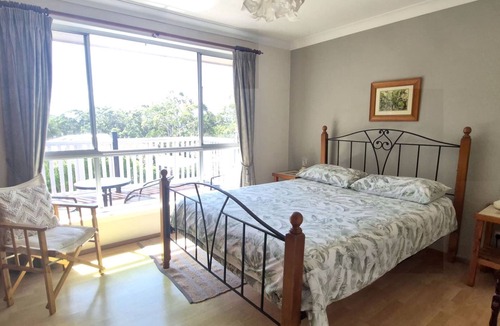 Vincentia House | Holiday on Foley by Book Jervis Bay - Vincentia - 5 Minute stroll to Orion Beach, Pet Friendly