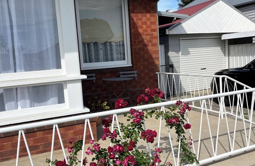 Hamilton House | Home close to entertainment, food, sporting venues with parking.