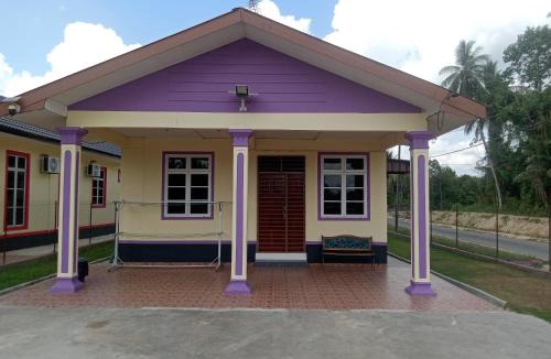Selising House | Homestay Adilah A