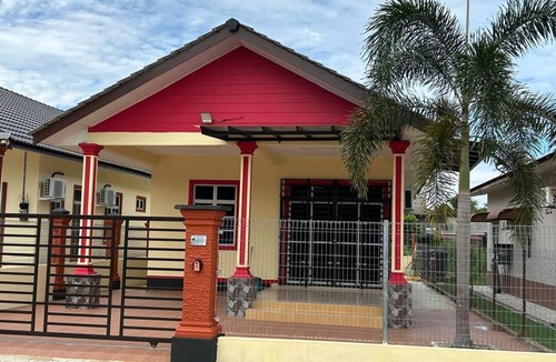 Selising House | Homestay Adilah D