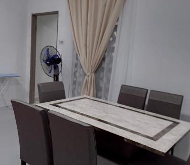 Kampung Seberang Takir House | Homestay Ava Studio