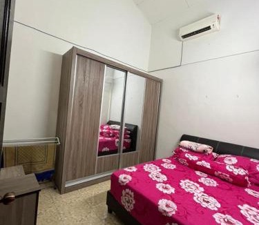 Ayer Molek House | HOMESTAY AYER MOLEK Malay ONLY