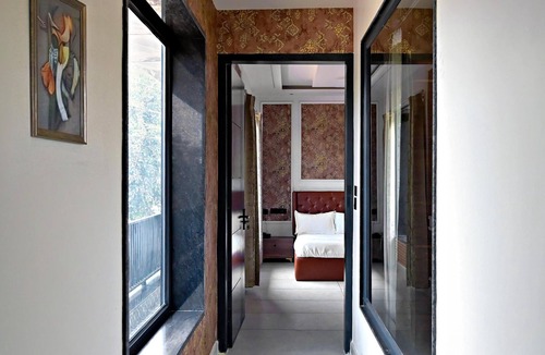 Ranjit Avenue House | Homestay By cafe9
