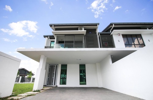 Tebrau House | Homestay in Luxury JB near Austin Tebrau