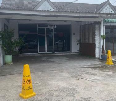 Kampung Pengkalan Maras House | Homestay RnR CafeStay