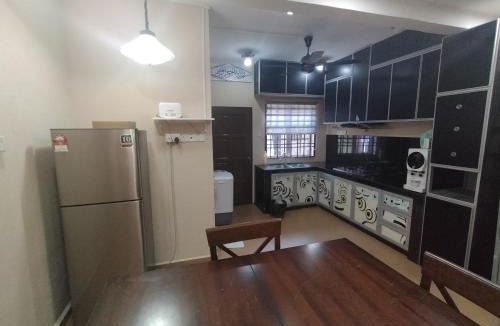 Parit Raja House | Homestay Takoyaki