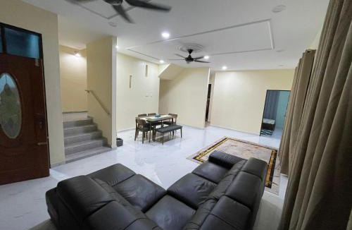 Kampung Bukit Tok Bat House | Homestay ZR
