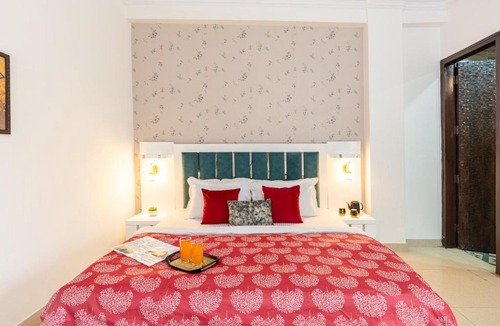 New Delhi Apartment | Homlee-Vintage 2BHK-Fort View-Bharat Mandapam-NDLS