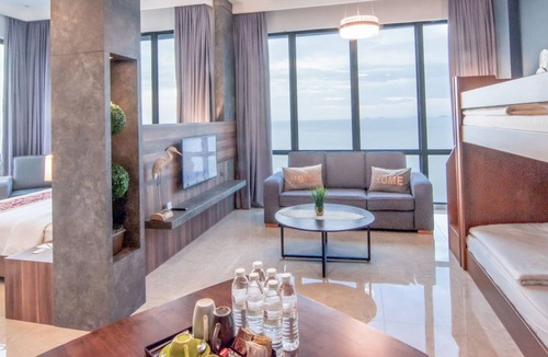 Tanjung Bungah Hotel | Hompton by the Beach Penang