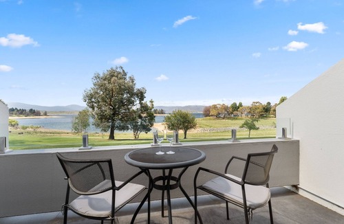 Jindabyne Apartment | Horizons 414 - Deluxe Lake Front Studio l Pool l Tennis l WiFi