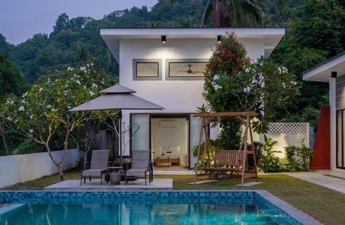 Pantai Tengah Villa | Hornbill Retreat 9BR Near Cenang by Linese Homestay