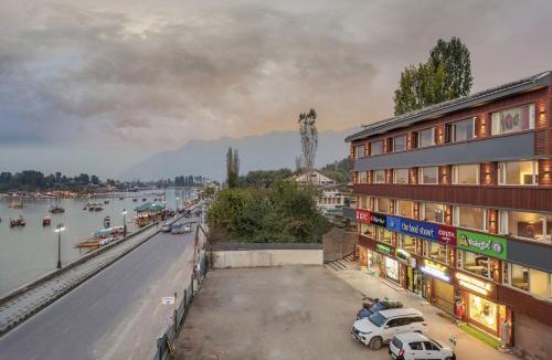 Dal Lake Hotel | Hotel 11 Boulevard - Dal Lake View