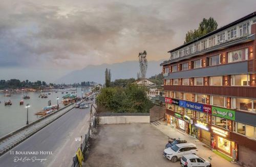 Dal Lake Hotel | Hotel 11 Boulevard - Dal Lake View