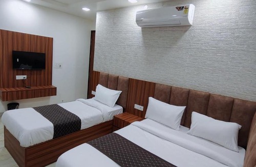 Azadpur Hotel | Hotel 24 STAR INN