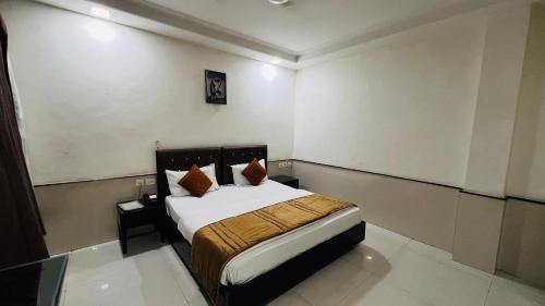 DLF City Hotel | hotel aadhar
