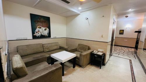 DLF City Hotel | hotel aadhar
