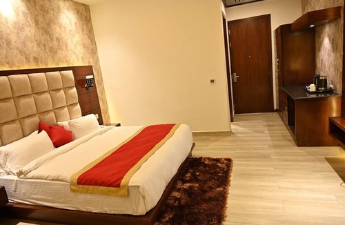 Bareilly Hotel | Hotel Aakriti Clarks Inn Express