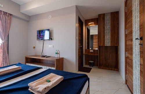 Devgad Hotel | Hotel Aaradhya Crown