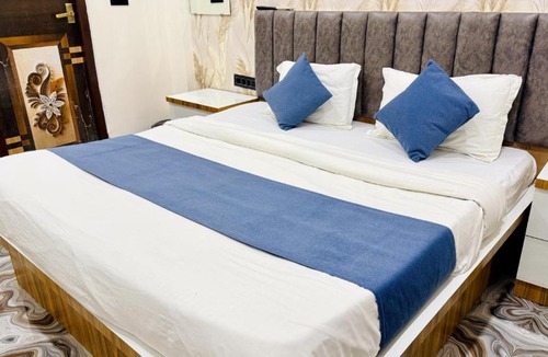 Rau Hotel | Hotel Aashirwad