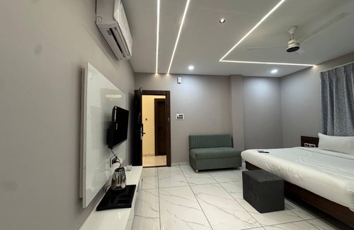 Sanwer Hotel | Hotel Aashiyana