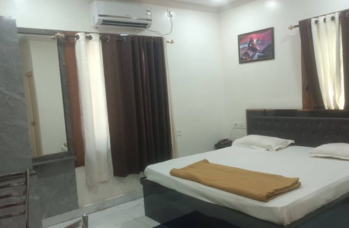 Bhubaneshwar Hotel | Hotel Abhishek Inn