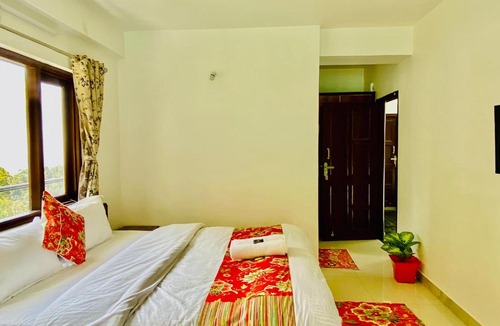 Shimla Hotel | Hotel AKS Residency with valley view on road with private parking