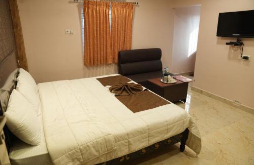 Thiruthani Hotel | Hotel Amirtham
