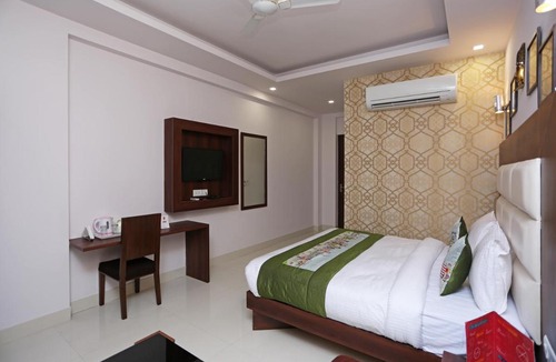 Mahipalpur Hotel | Hotel Arch -Stunning Double Bedroom Near Aerocity in New Delhi