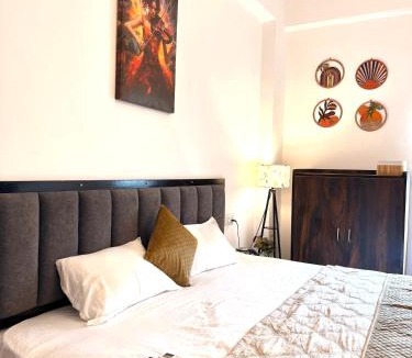 Allahabad Hotel | HOTEL ATULYAM STAYs PREMIUM