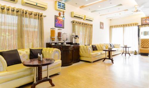 Safdarjung Enclave Hotel | Hotel Baljeet Lodge
