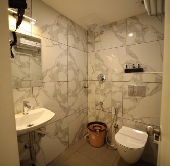 Agara Hotel | Hotel Bilton Wilson Garden Near Nimhans Hospital