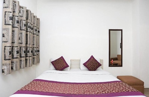 Jangupura Extension Hotel | Hotel Bir - Near Nizamuddin Railway Station