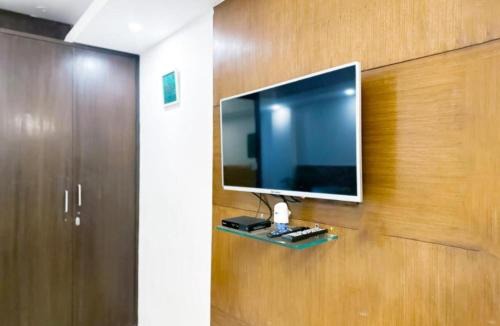 Hauz Khas Village Apartment | Hotel Blueberry