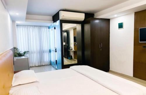 Hauz Khas Village Apartment | Hotel Blueberry