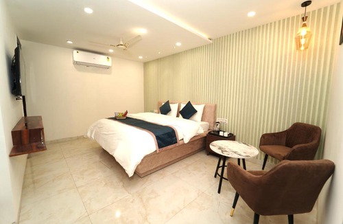 Kharar Hotel | Hotel Chandigarh Heights - Airport Road Manali Highway Transit Hotel