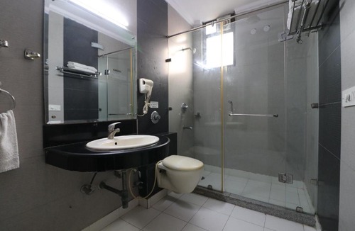 Patel Nagar Hotel | HOTEL CLARK HEIGHTS