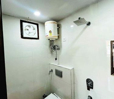 Delhi Hotel | Hotel Crystal Haven