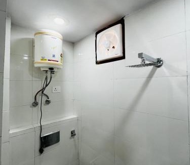 Delhi Hotel | Hotel Crystal Haven