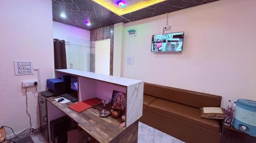Dewas Hotel | HoTEL DARBAR PALACE