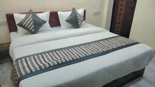 Dewas Hotel | HoTEL DARBAR PALACE