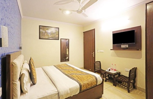 Delhi Hotel | Hotel Deluxe stay -Jagat puri Metro