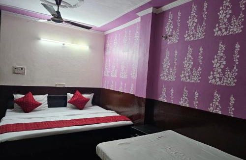 Nizamuddin East Hotel | Hotel Deurali Deluxe -02 Minutes Walk Nizamuddin Railway Station