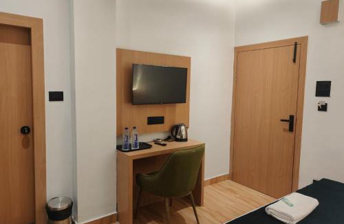 Sualkuchi Bed & Breakfast | Hotel DG Residency